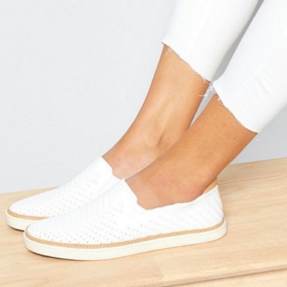 UGG Sammy Chevron Womens Slip-On Sneakers Size 7 White